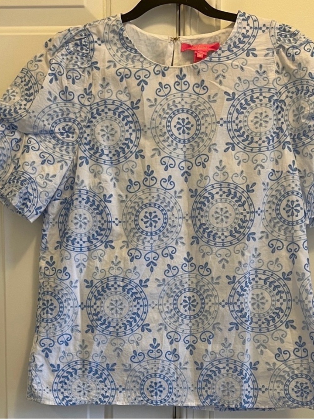 Lilly Pulitzer White Top with Blue Medallion Print. Fully lined